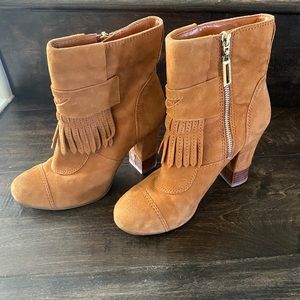 BCBG girls suede tan size 6.5
